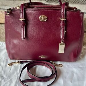 Coach Turnlock Carryall 29 in Burgundy